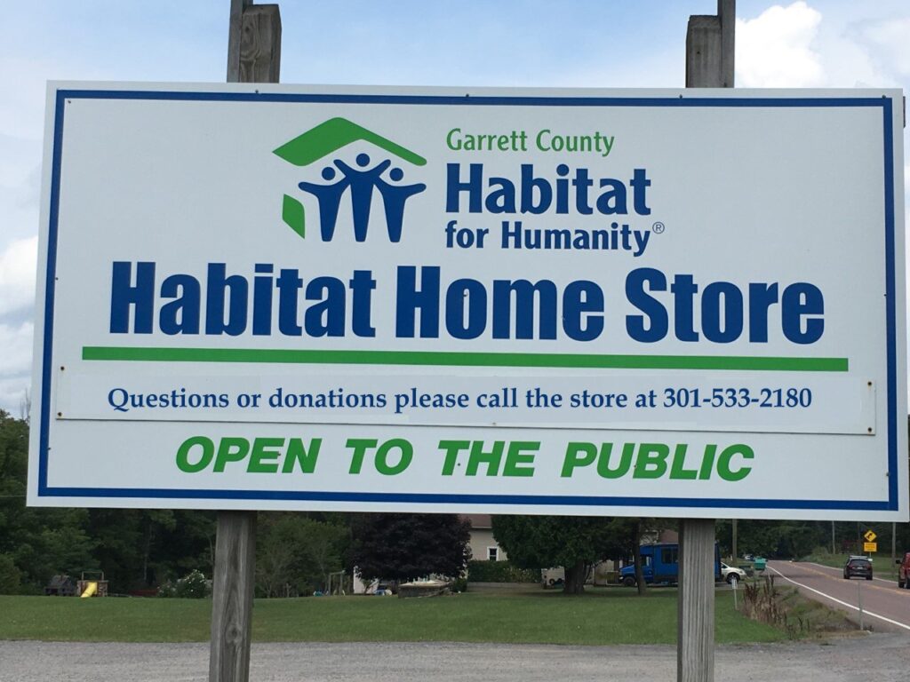 A sign that says habitat home store.